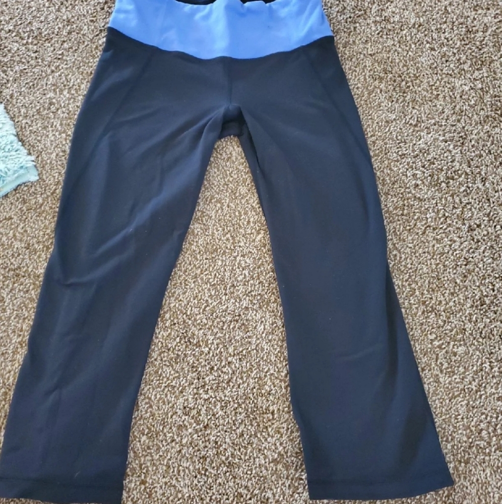 Lululemon crops with slit - Picture 3 of 8